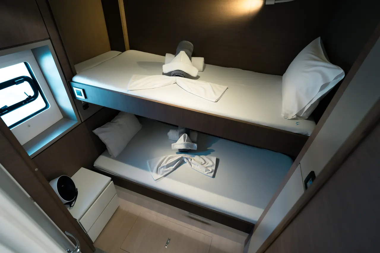 Bunk-bed cabin